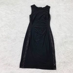 Chaps sleeveless ruched embellished sheath dress in black round‎ neck